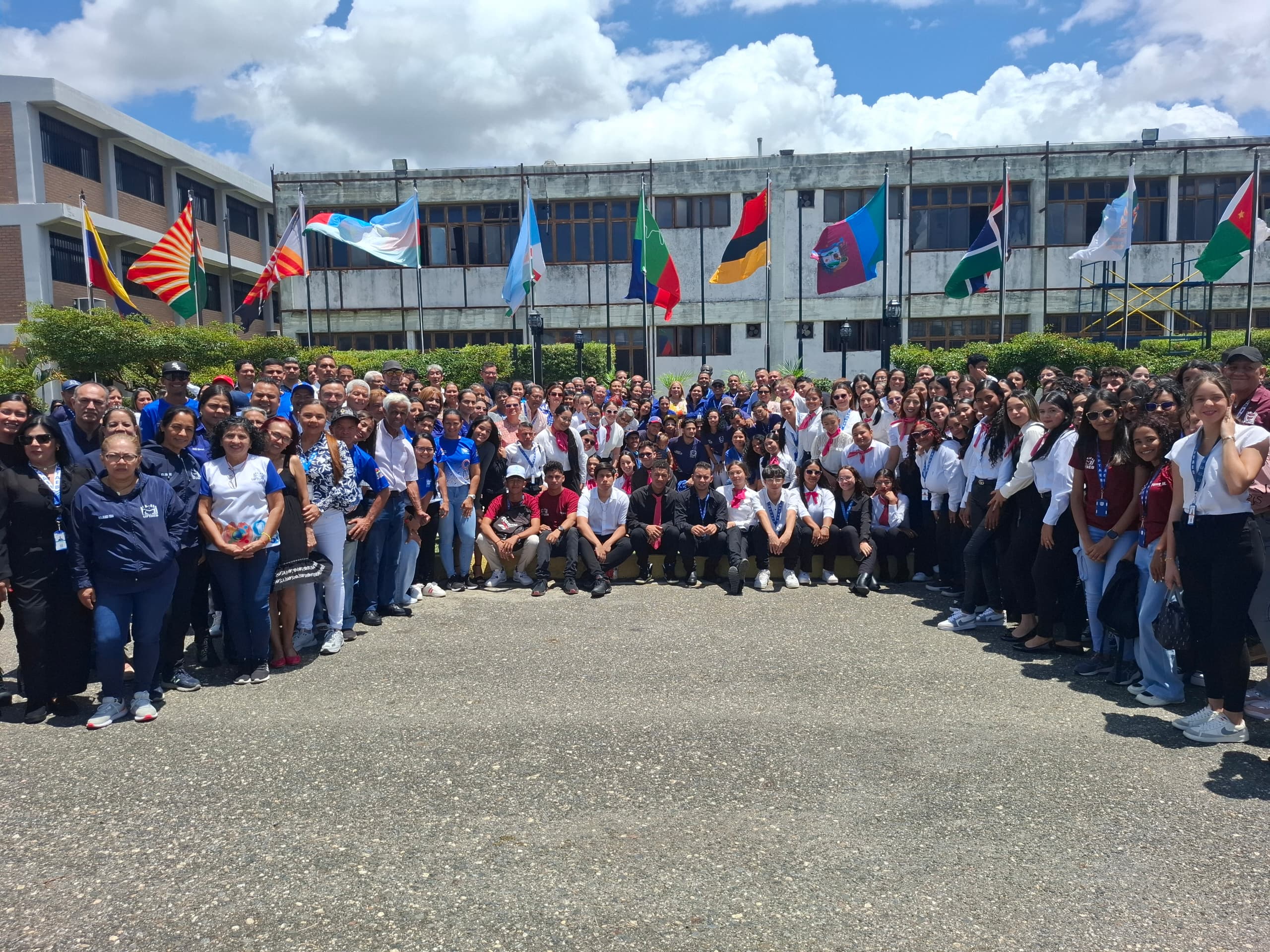 Uptaeb da inicio a la celebración de sus 15 años con acto simbólico en la Plaza Alma Mater