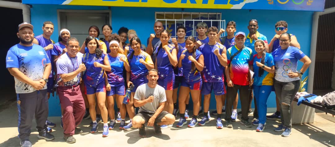 Con miras a Panamá 2026, selección juvenil de boxeo entrena en la Uptaeb