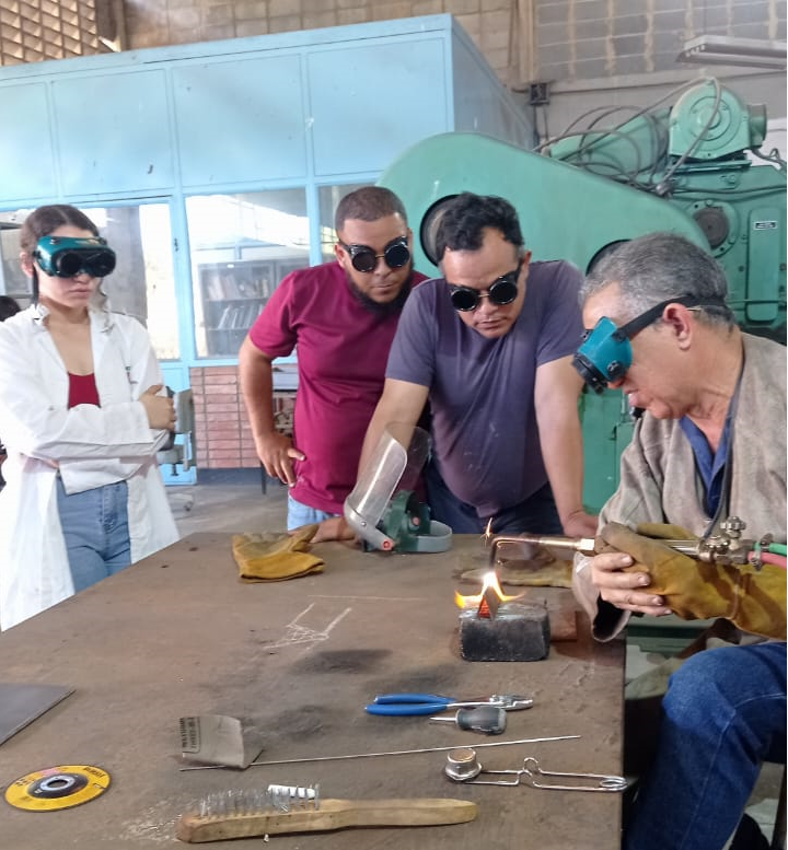 Uptaeb fortalece la formación técnica y científica en Materiales Industriales